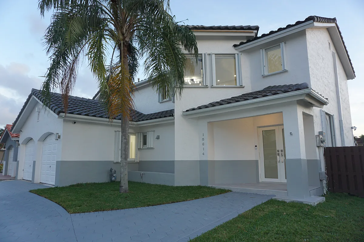 Building Photo - 15614 SW 110th Ter