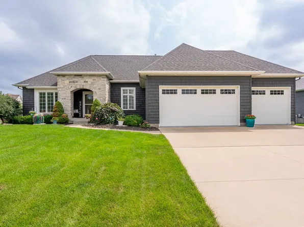 6351 Wildberry Dr, Bettendorf, IA 52722