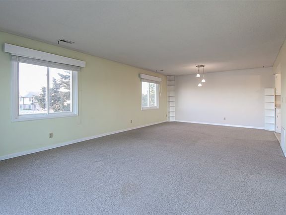 3rd image of 227 Southbrooke Dr APT 6
