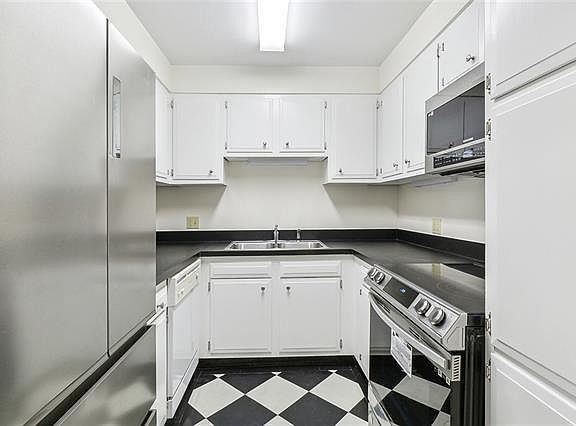 4th image of 2617 Chartres St