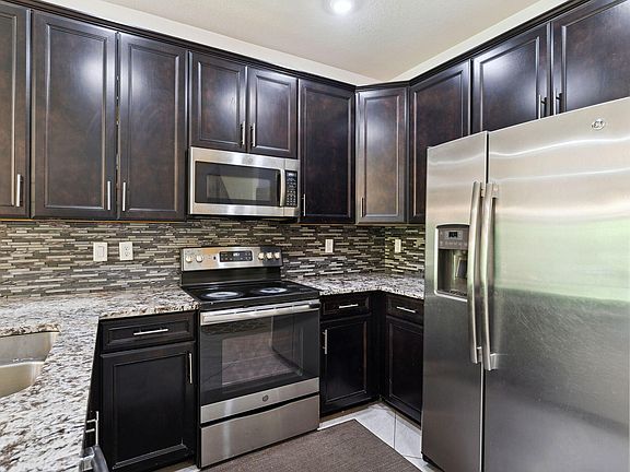 4th image of 13054 Anthorne Lane