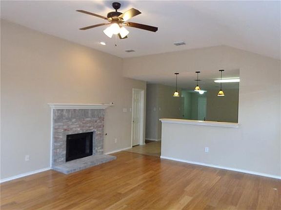5th image of 2121 Cedar Park Dr