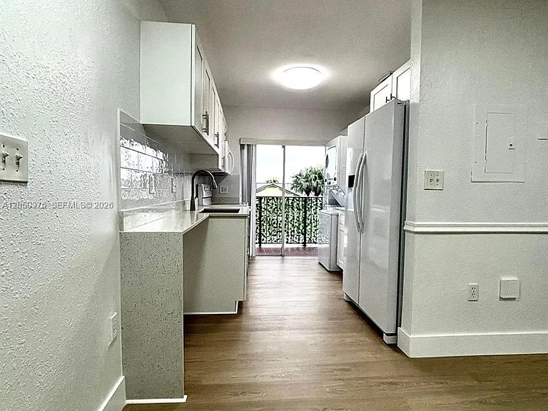 3514 W 76th St #203 — Photo 2