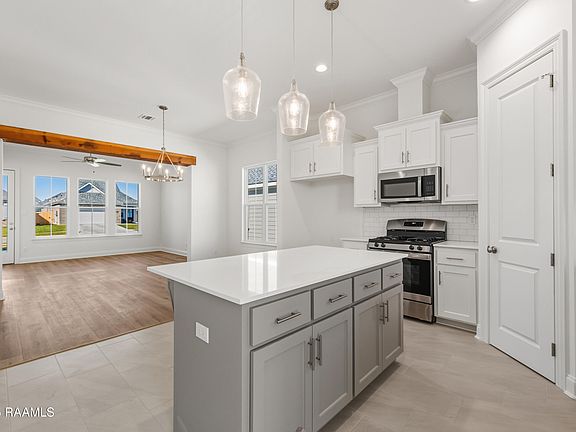 2nd image of 108 Carreras Ln