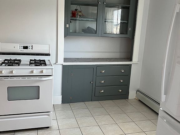 2nd image of 372-374 Juniper St #2