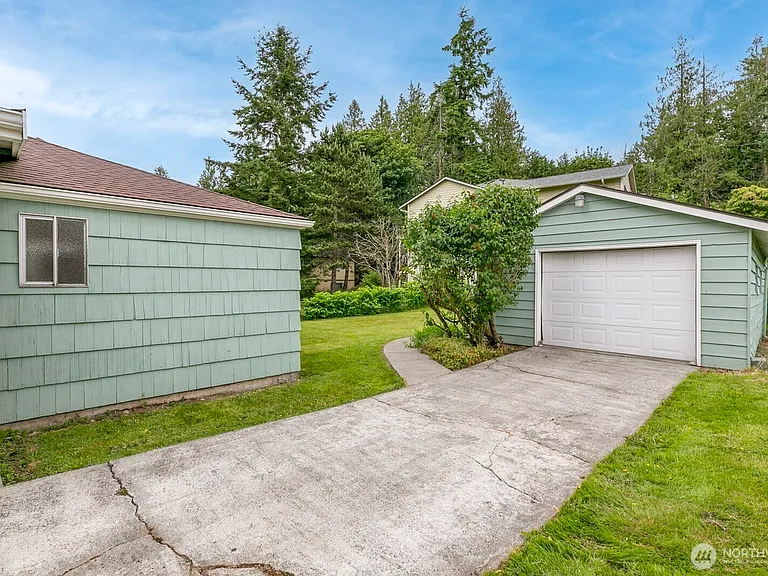7009 Rainier Dr — Photo 9