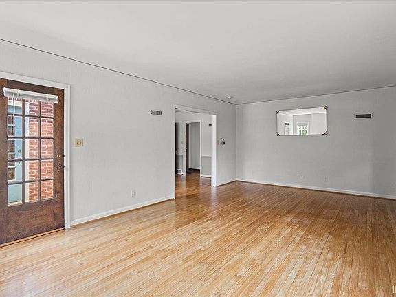 4th image of 835 Rose St