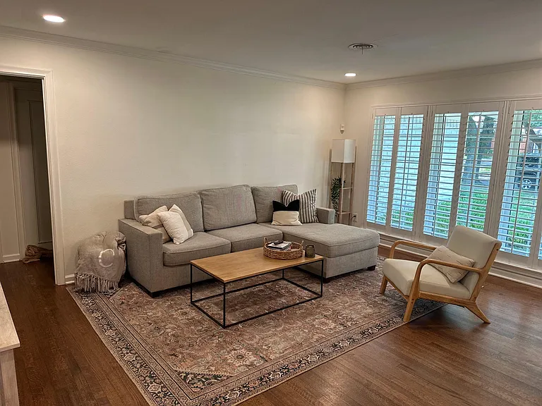 6431 Woodcrest Ln — Photo 3