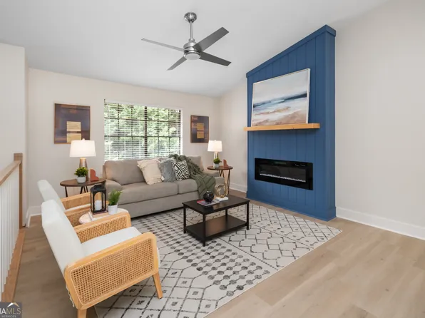 2432 Mistletoe Ln, Snellville, GA 30039