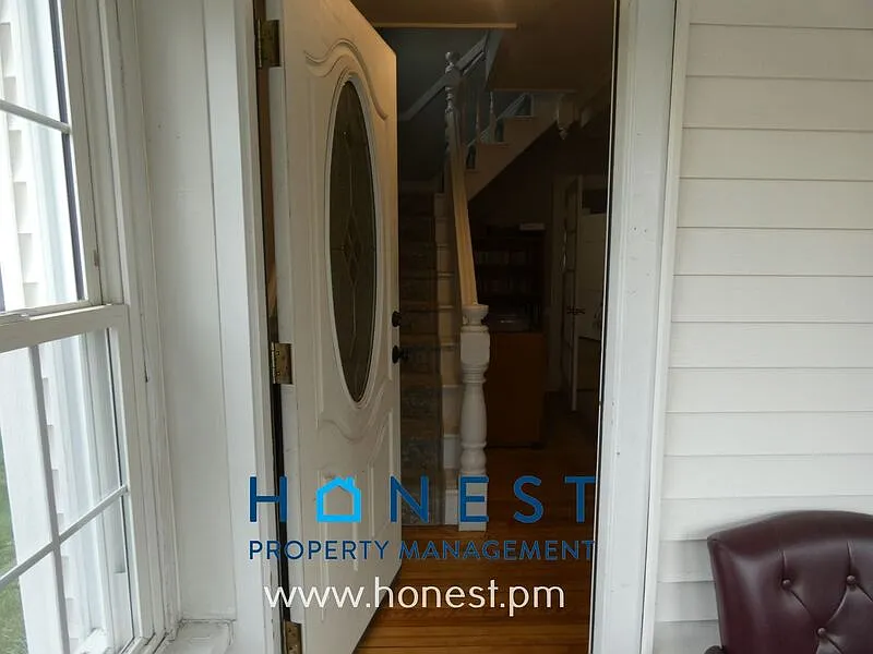 3 bed, 1.5 bath, 1200 sqft, $1,825 — Photo 3