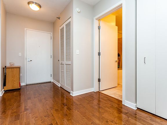 5th image of 1160 S Michigan Ave APT 2004