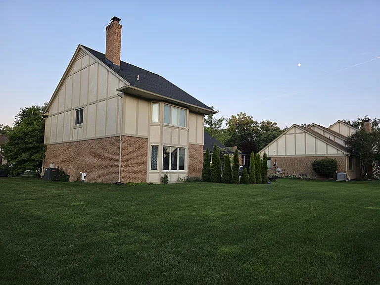 1152 Congress Dr — Photo 3