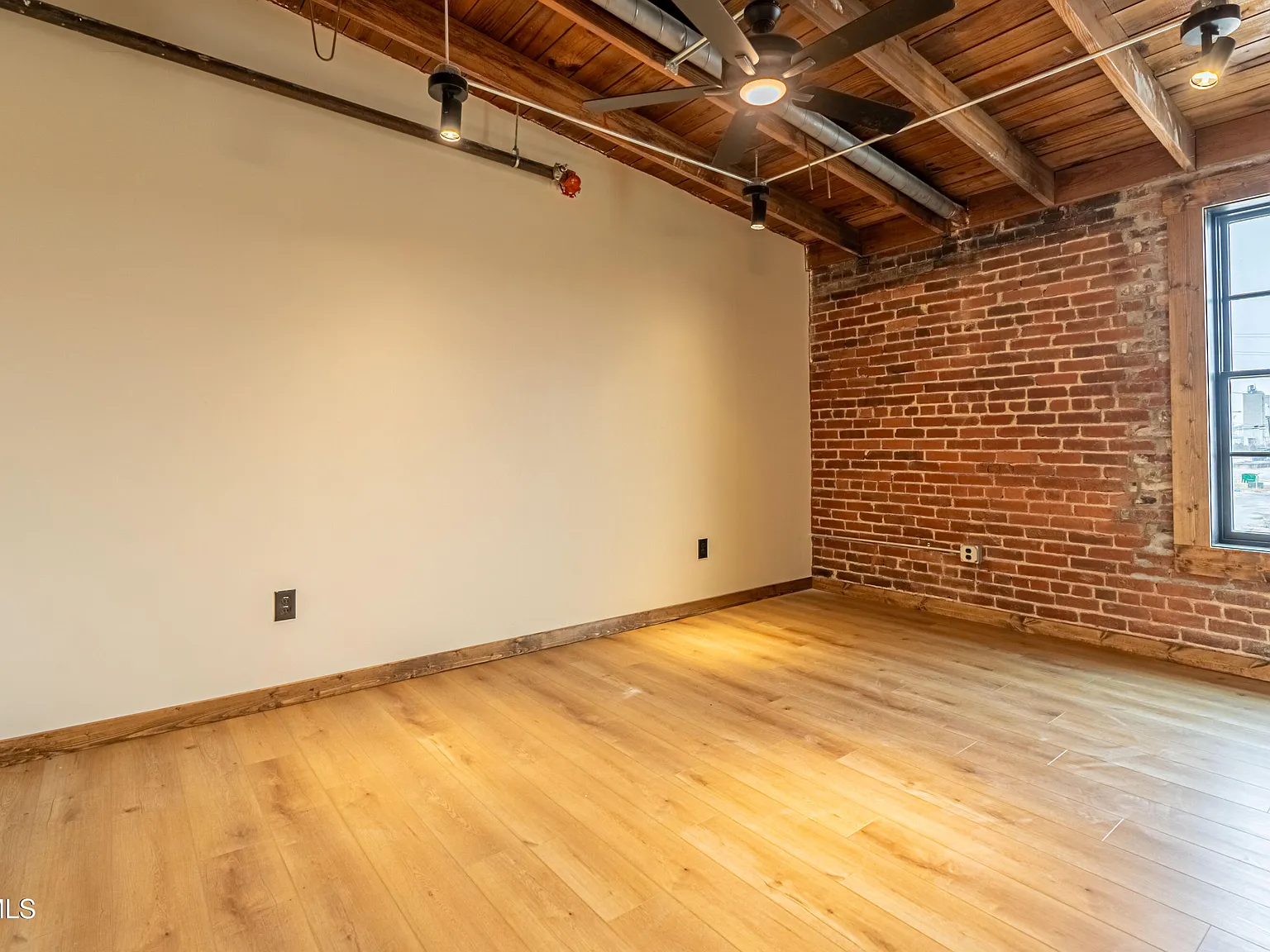 2 bed, 1247 sqft, $2,240 — Photo 4