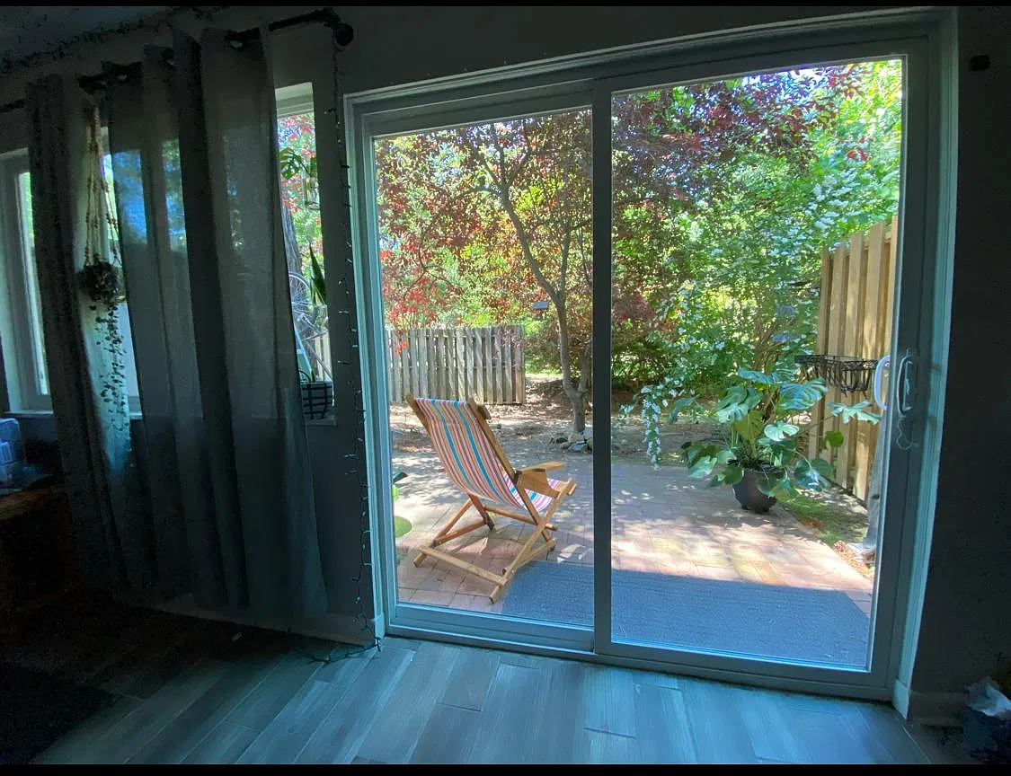 220 Elizabeth St — Photo 3