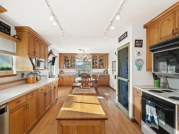 703 Guernsey St — Photo 14