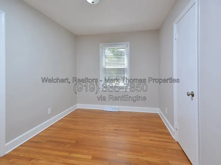 2405 Albany St — Photo 16
