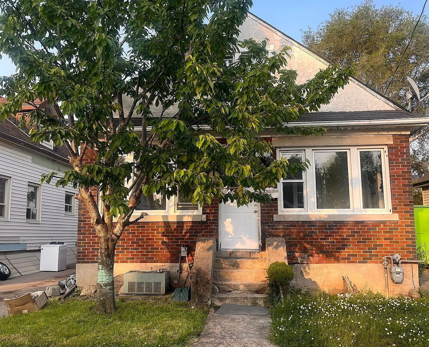 3 bed, $2,200 — Photo 1