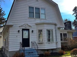12 Wayne St, Troy, NY 12180