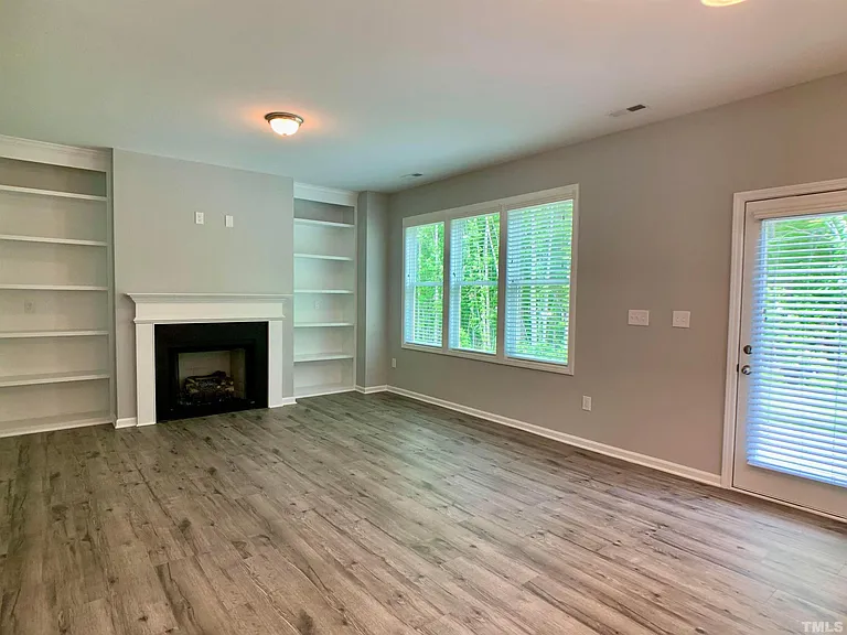 141 Diploma Dr — Photo 2