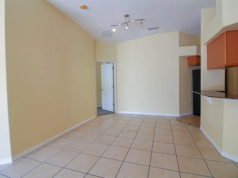 1702 Holton Rd — Photo 6