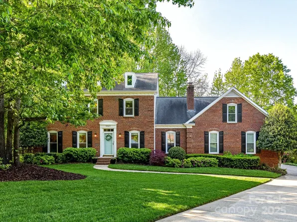 5043 Hickory Lake Ln, Matthews, NC 28105