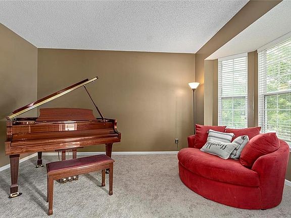 Perfect sitting room, music room, office or study. New carpet and paint.