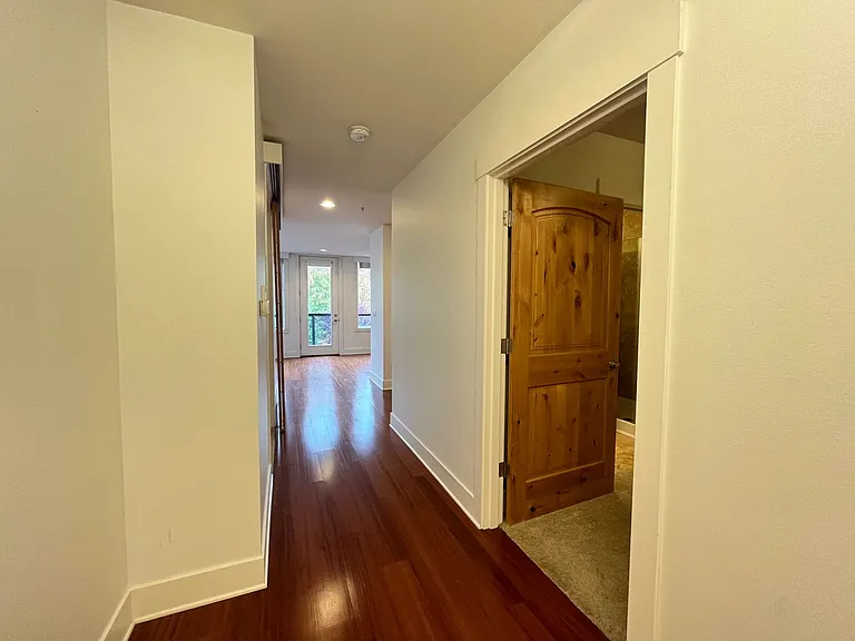838 SE 38th Ave #302 — Photo 7