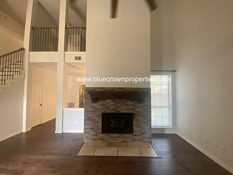 4 bed, 2.5 bath, 2640 sqft, $2,900 — Photo 3