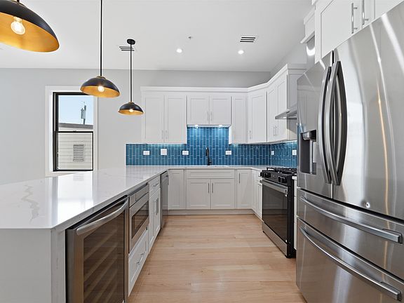 5th image of 389 Virginia Ave #2