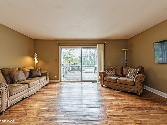 4th image of 8110 Kingsbury Dr