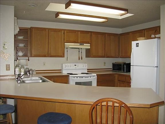 Kitchen with all appliances