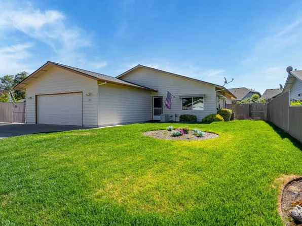 1303 SW Kokanee Ln, Grants Pass, OR 97527