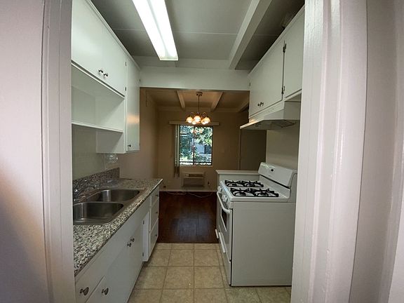 4th image of 6121 Whitsett Ave APT 10