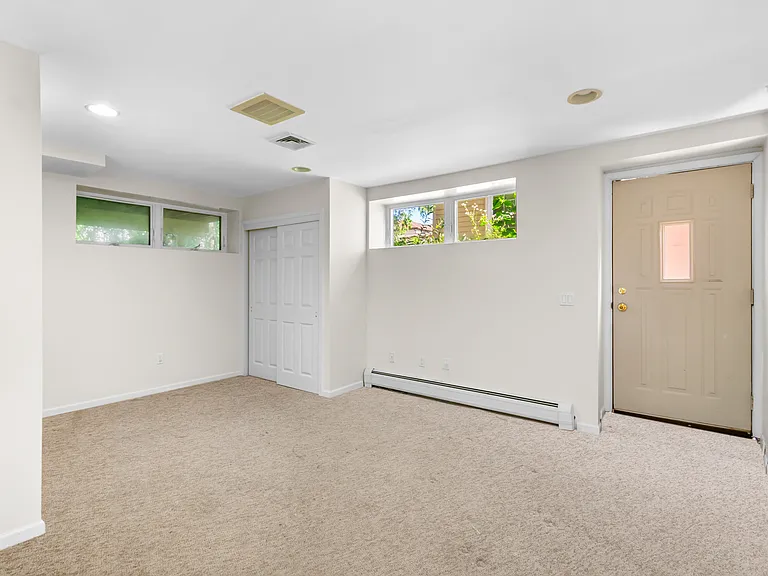 185 Martin Ave — Photo 11