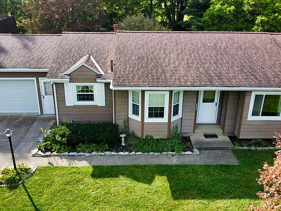 2nd image of 722 Hollywood Ln