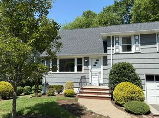 33 Longacre Dr, Livingston, NJ 07039