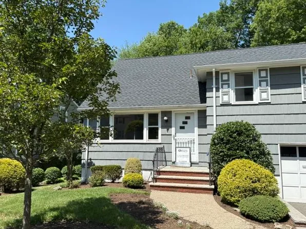33 Longacre Dr, Livingston, NJ 07039