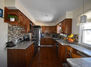 75 Roger Williams Rd, Bridgeport, CT 06610