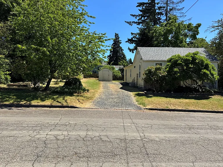 740 W 23rd Ave — Photo 2