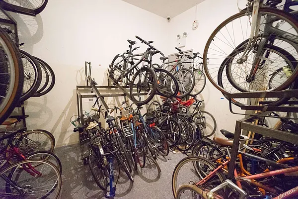 Rented by Manhattan Management LLC | media 95