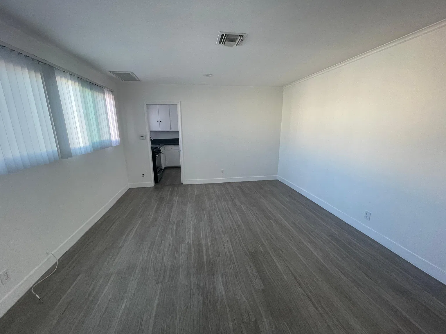 Studio, 450 sqft, $1,900 — Photo 4