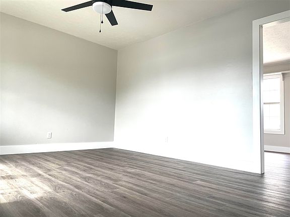 5th image of 277 E Green St