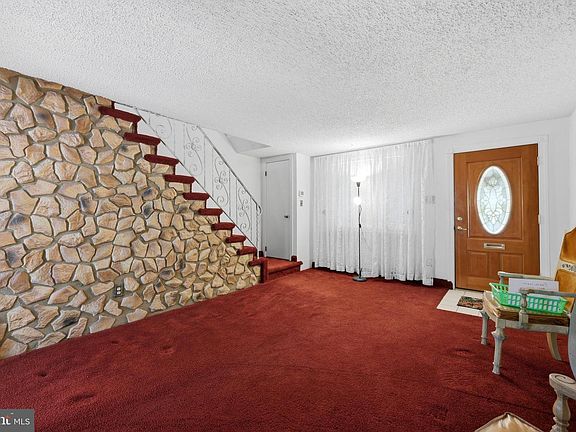 3rd image of 435 Seven Oaks Dr