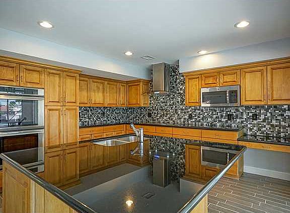 3rd image of 8491 SE Driftwood St
