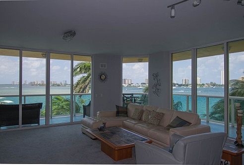 3rd image of 2650 Lake Shore Dr Unit 306