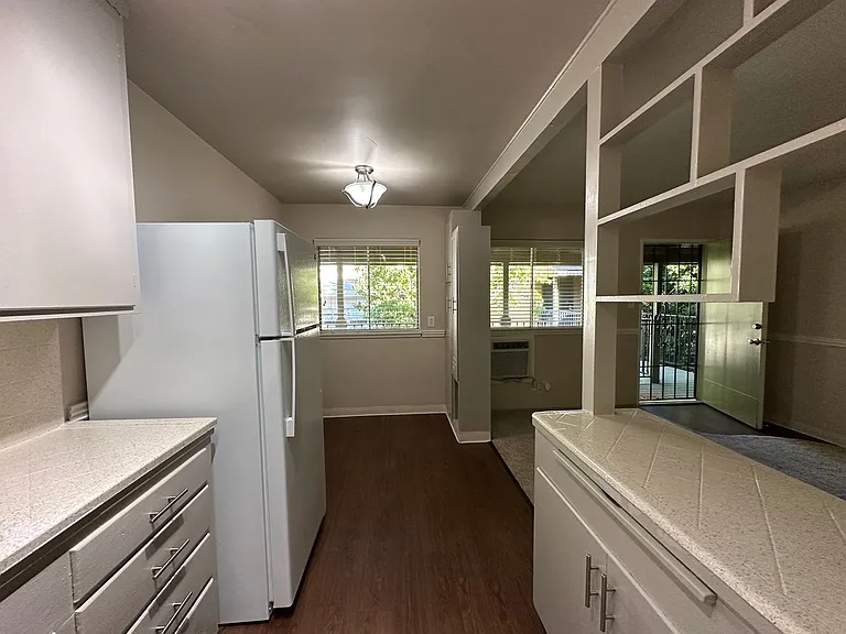 2508 L Street Classic Midtown Living — Photo 41