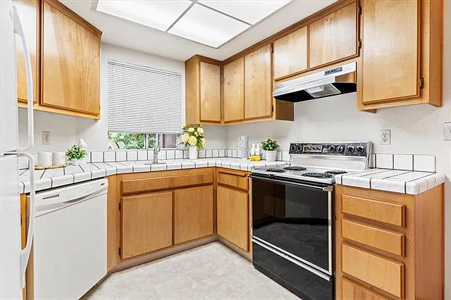 1034 Cedar Gables Dr — Photo 11