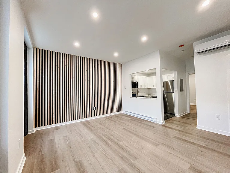 208 Warren St — Photo 37