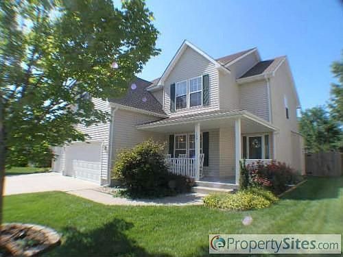 2nd image of 105 NE Gaslight Ln