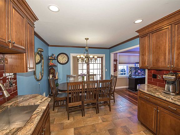 3rd image of 103 Sagaponack Ct